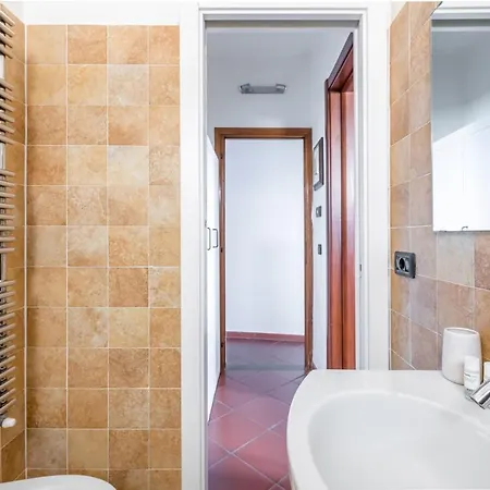 Quiet With Private Parking Apartment